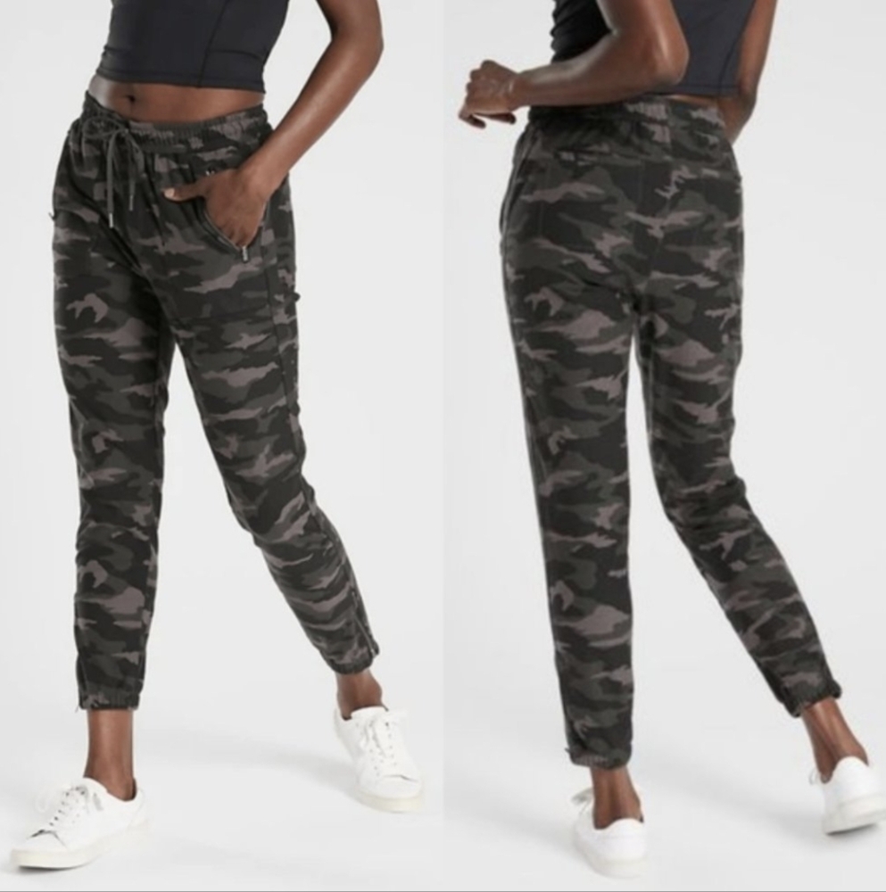 Athleta Camo Farallon Utility Cotton Blend Drawstring Joggers Size 2 535275 EUC